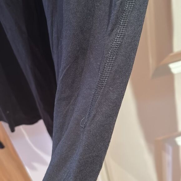 Lululemon black jersey long sleeve top slit back 4? - Picture 7 of 7